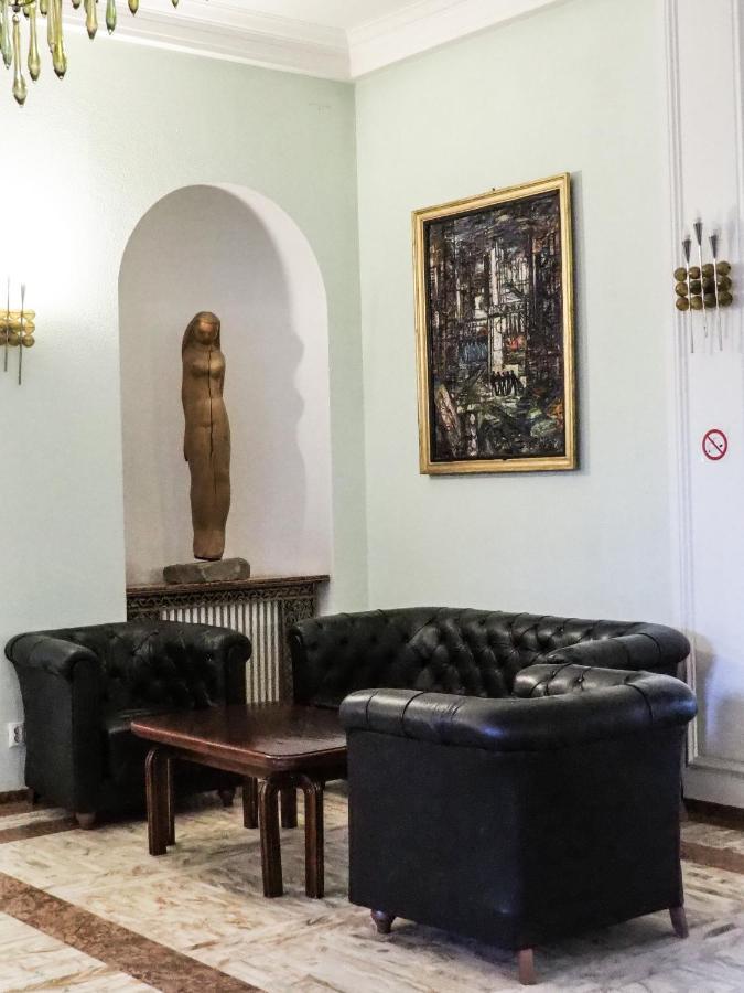Hotel Triumf Бухарест Экстерьер фото