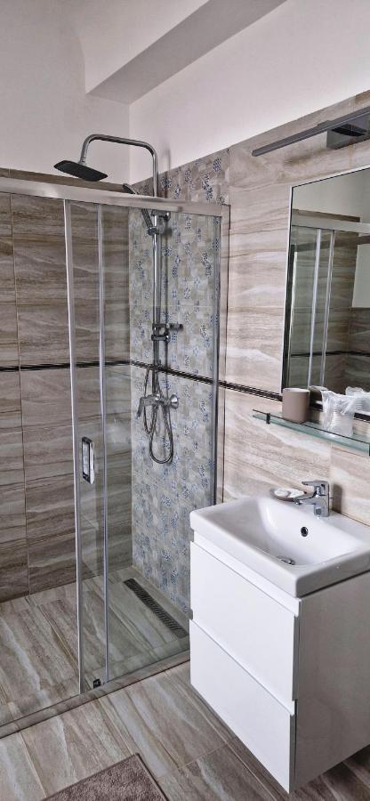 Hotel Triumf Бухарест Экстерьер фото