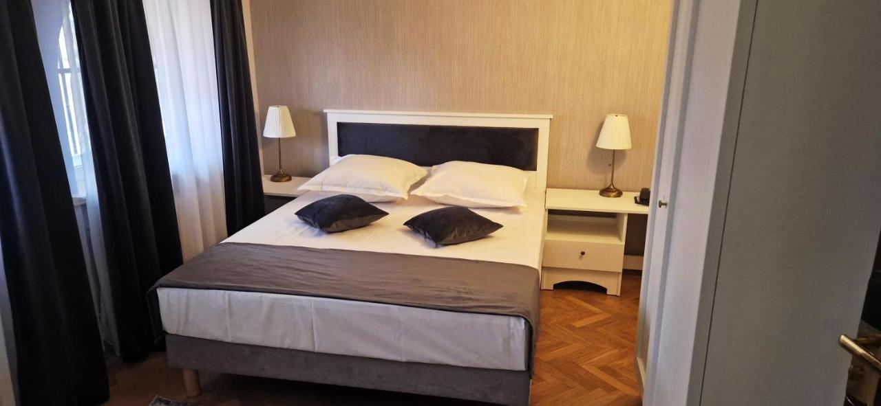 Hotel Triumf Бухарест Экстерьер фото